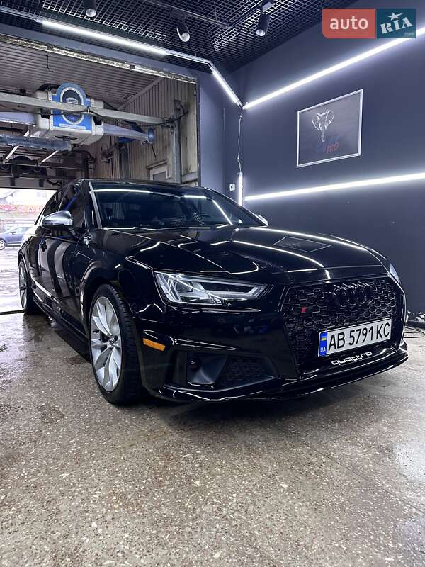 Седан Audi S4 2018 в Виннице