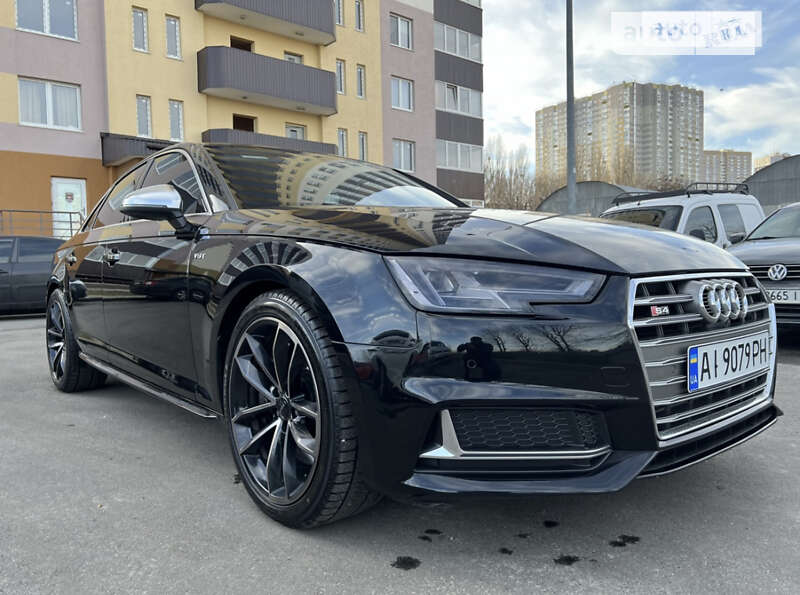 Седан Audi S4 2018 в Киеве