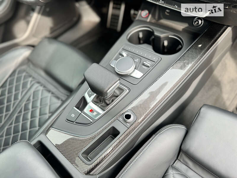 Седан Audi S4 2018 в Ровно