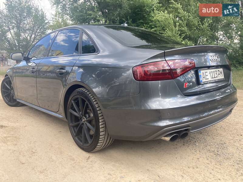 Седан Audi S4 2015 в Киеве