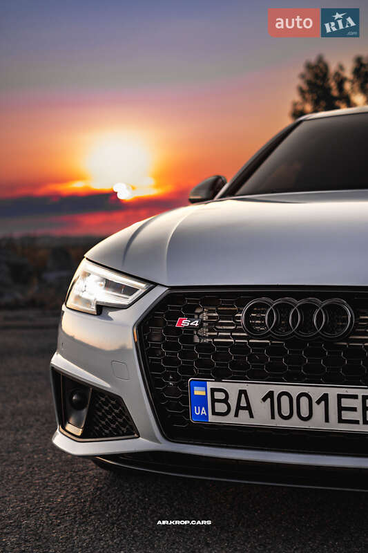 Седан Audi S4 2018 в Киеве