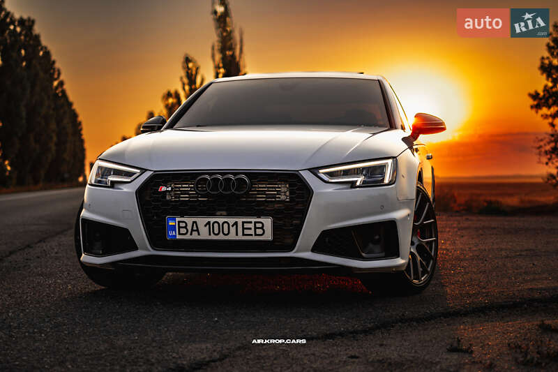 Седан Audi S4 2018 в Киеве