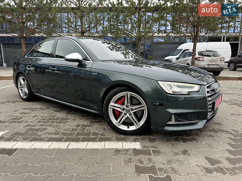 Седан Audi S4 2018 в Ровно