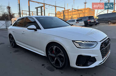 Седан Audi S4 2018 в Чернівцях