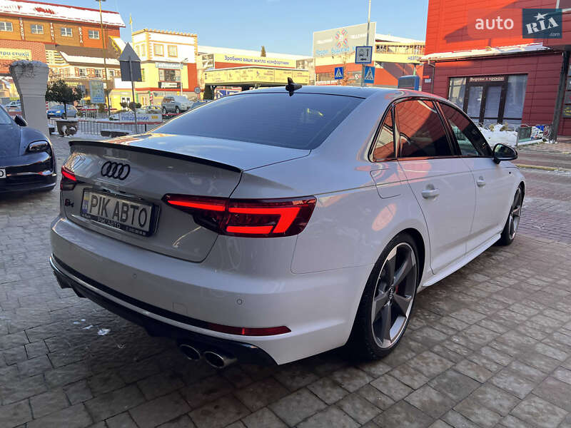 Седан Audi S4 2018 в Львове