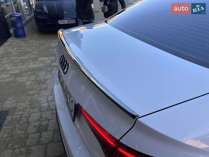 Седан Audi S4 2018 в Львове