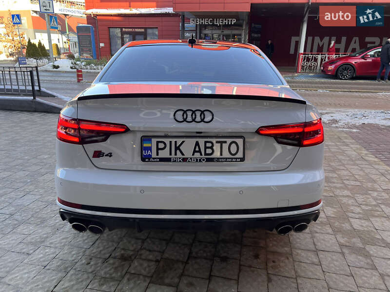Седан Audi S4 2018 в Львове