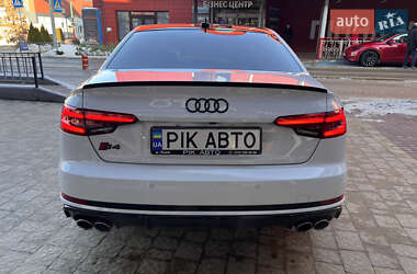 Седан Audi S4 2018 в Львове