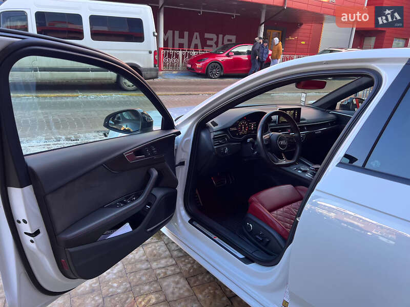 Седан Audi S4 2018 в Львове