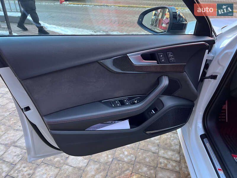 Седан Audi S4 2018 в Львове