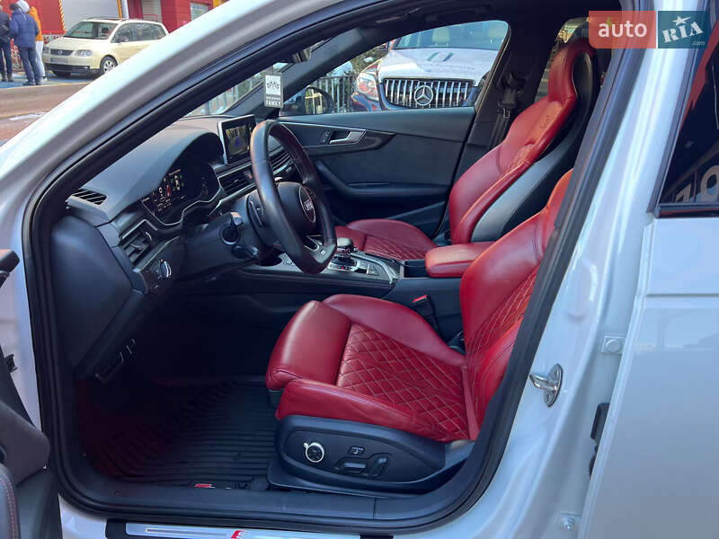 Седан Audi S4 2018 в Львове