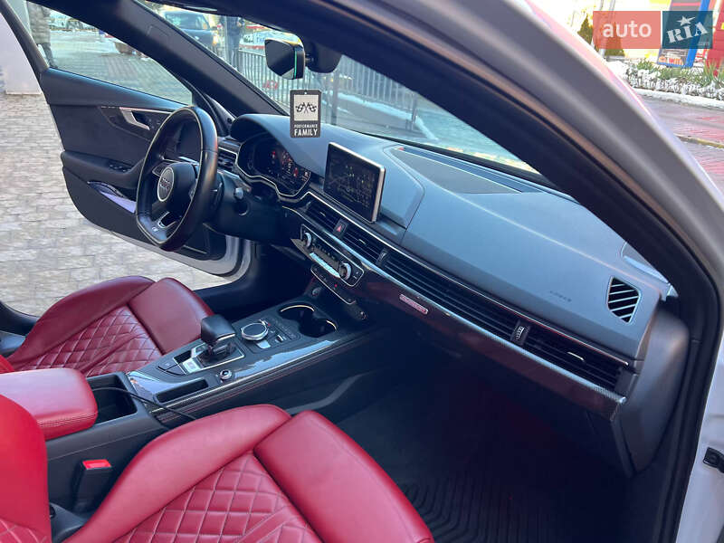 Седан Audi S4 2018 в Львове