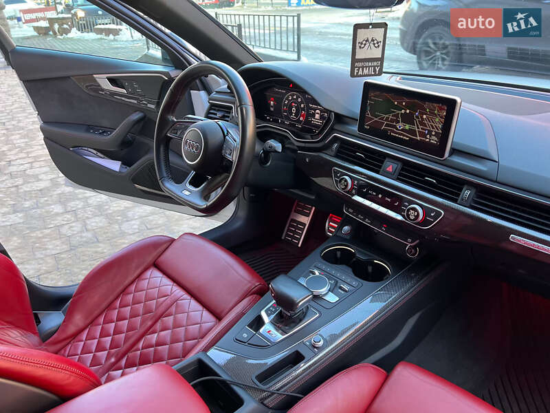 Седан Audi S4 2018 в Львове