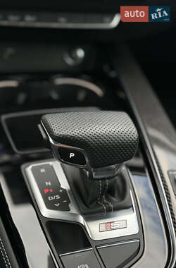 Седан Audi S4 2022 в 