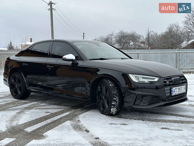 Седан Audi S4 2019 в Киеве
