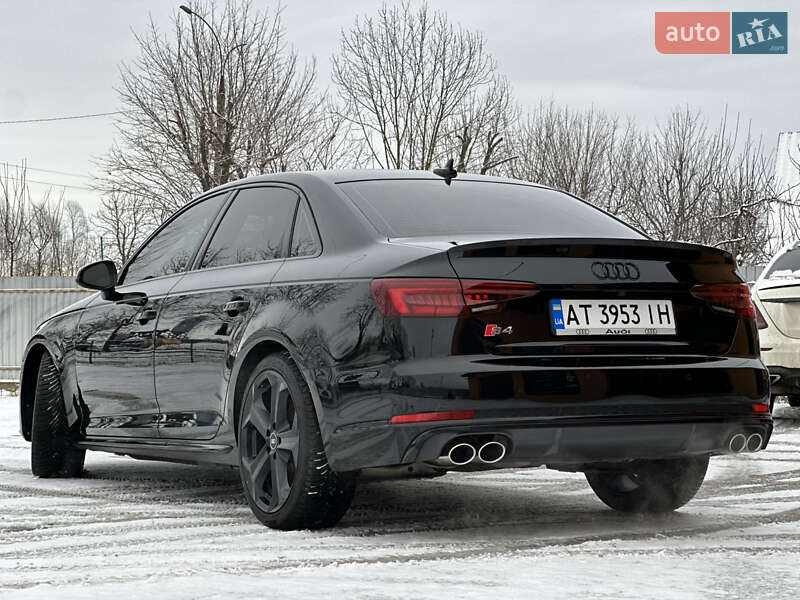 Седан Audi S4 2019 в Киеве