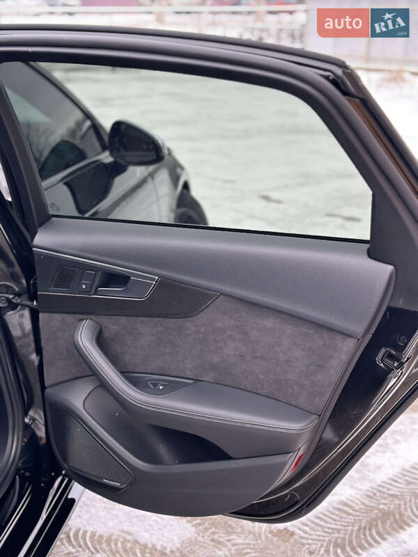 Седан Audi S4 2019 в Киеве