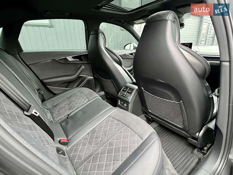 Седан Audi S4 2022 в Киеве