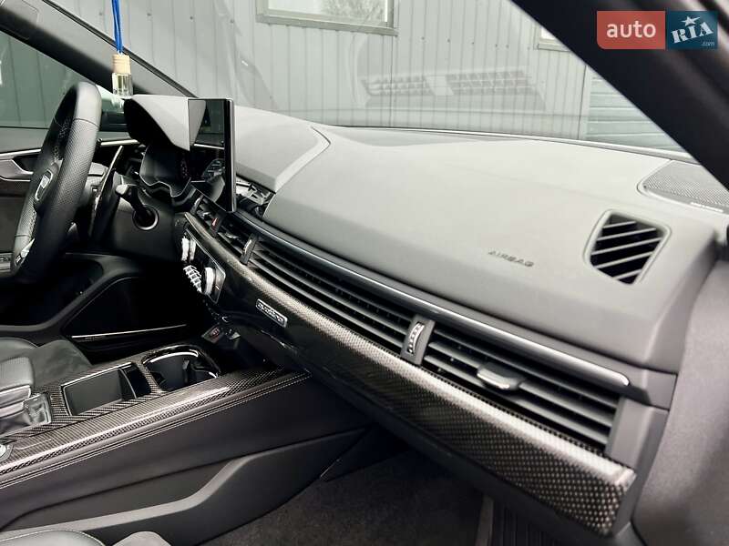 Седан Audi S4 2022 в Киеве