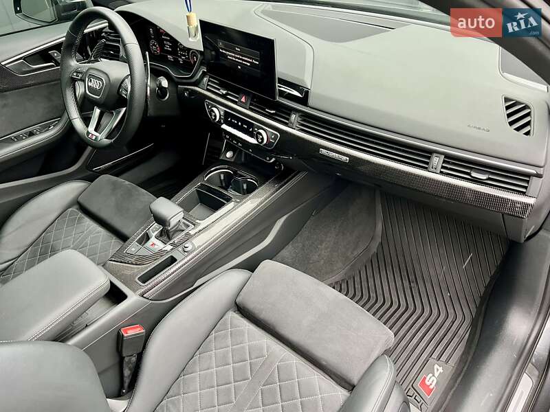 Седан Audi S4 2022 в Киеве