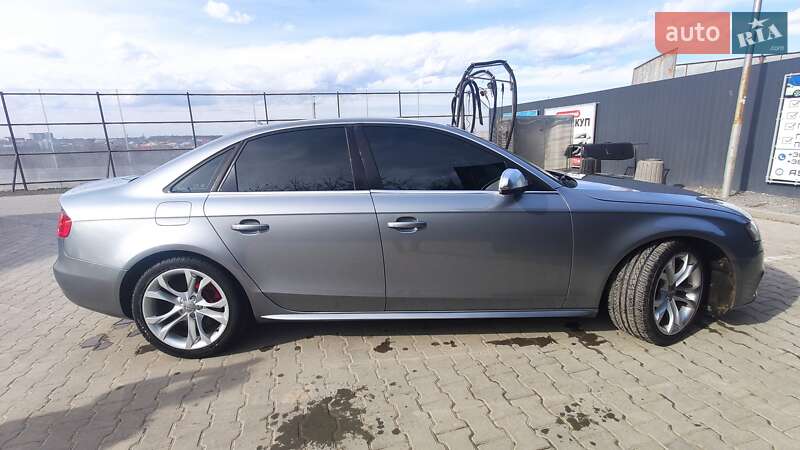 Седан Audi S4 2010 в Тернополе