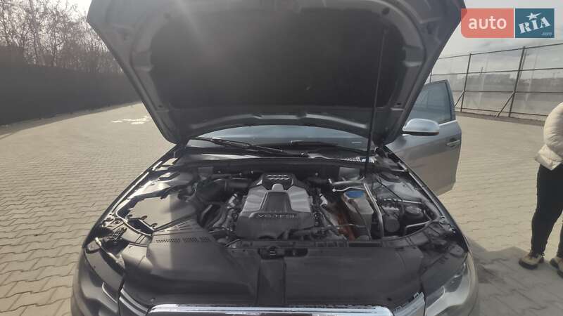 Седан Audi S4 2010 в Тернополе