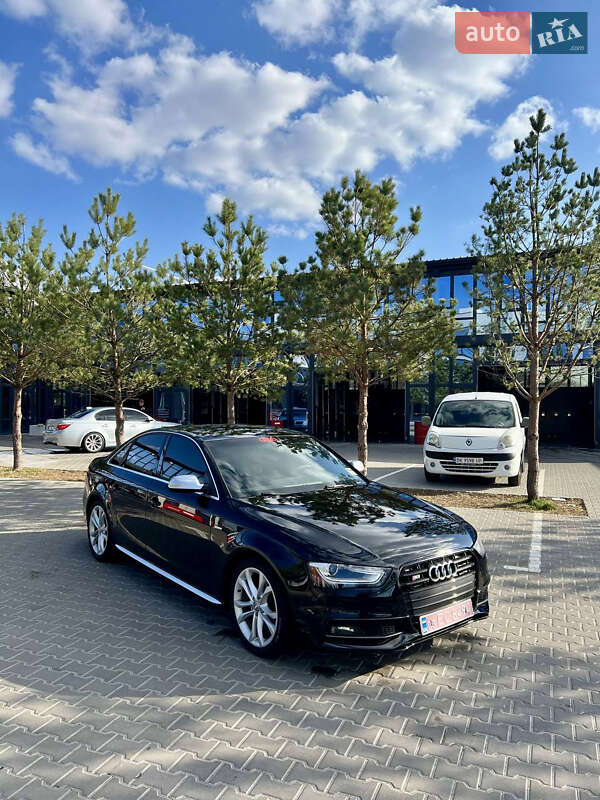 Седан Audi S4 2013 в 