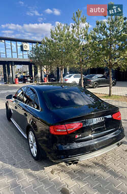 Седан Audi S4 2013 в 