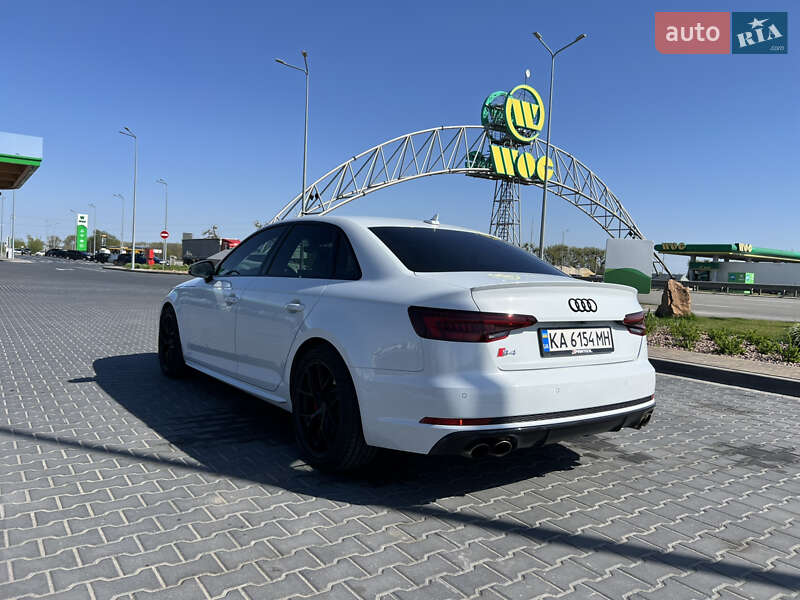 Седан Audi S4 2018 в Житомирі