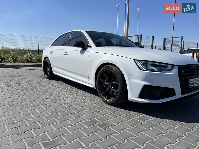 Седан Audi S4 2018 в Житомирі
