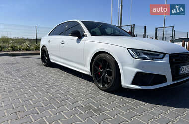 Седан Audi S4 2018 в 