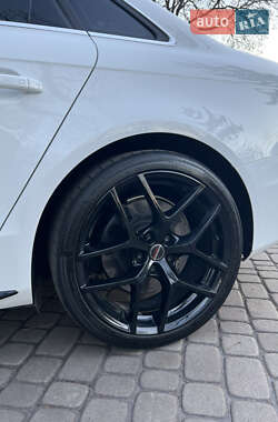 Седан Audi S4 2012 в 