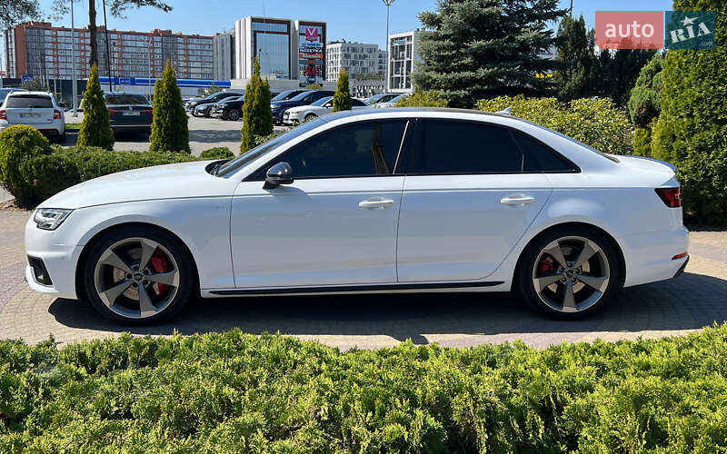 Седан Audi S4 2018 в Львове