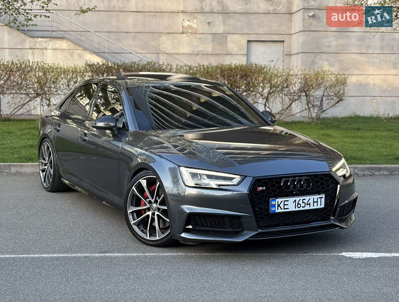 Седан Audi S4 2017 в Киеве