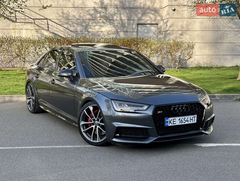 Седан Audi S4 2017 в 