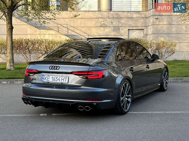 Седан Audi S4 2017 в Киеве