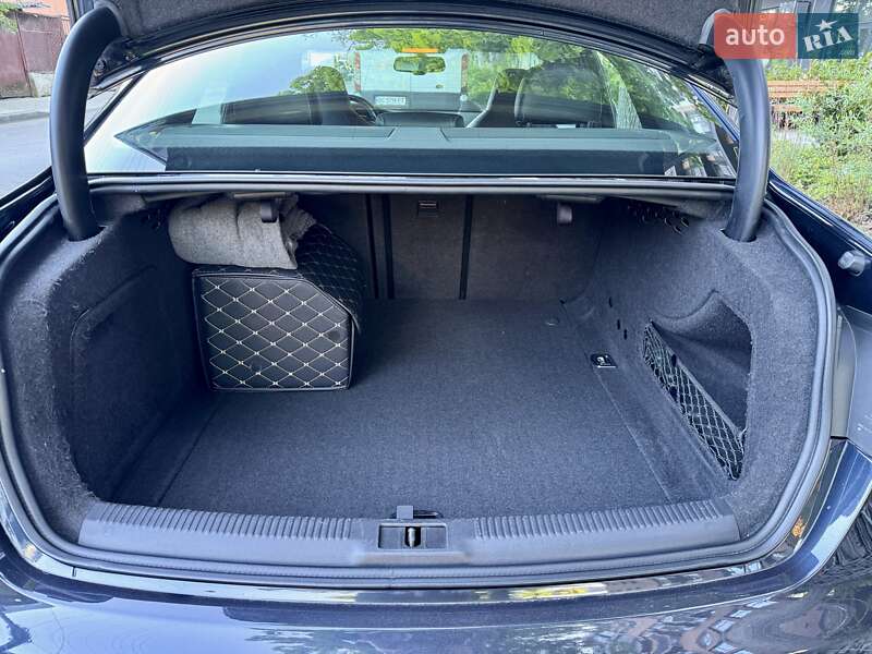Седан Audi S4 2012 в Львове