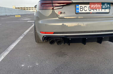 Седан Audi S4 2018 в 