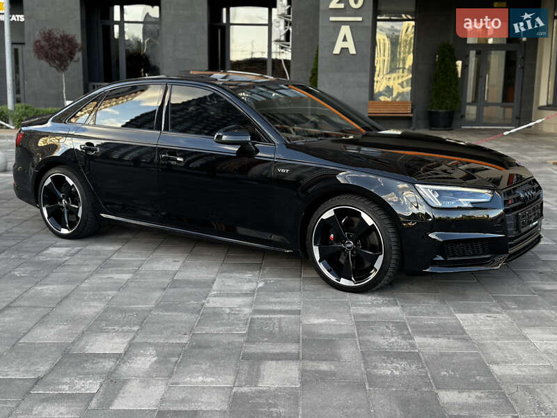 Седан Audi S4 2018 в Киеве