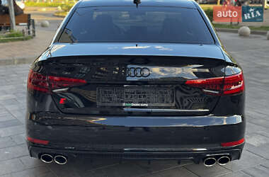 Седан Audi S4 2018 в 