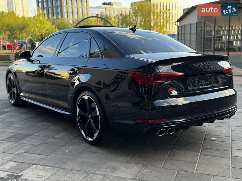 Седан Audi S4 2018 в Киеве