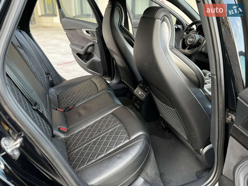 Седан Audi S4 2018 в Киеве