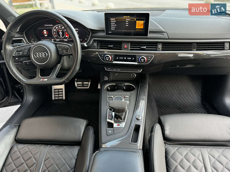 Седан Audi S4 2018 в Киеве