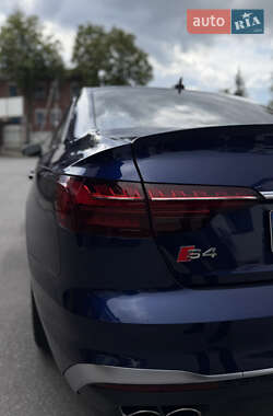 Седан Audi S4 2022 в 