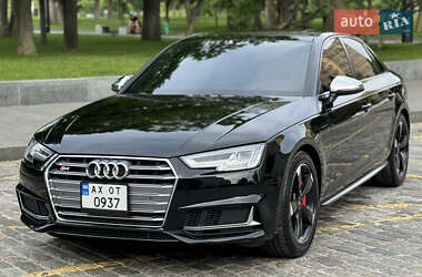 Седан Audi S4 2018 в 