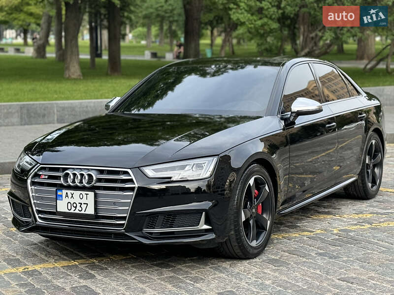 Седан Audi S4 2018 в Харкові