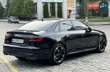 Седан Audi S4 2018 в 
