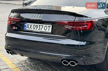 Седан Audi S4 2018 в 