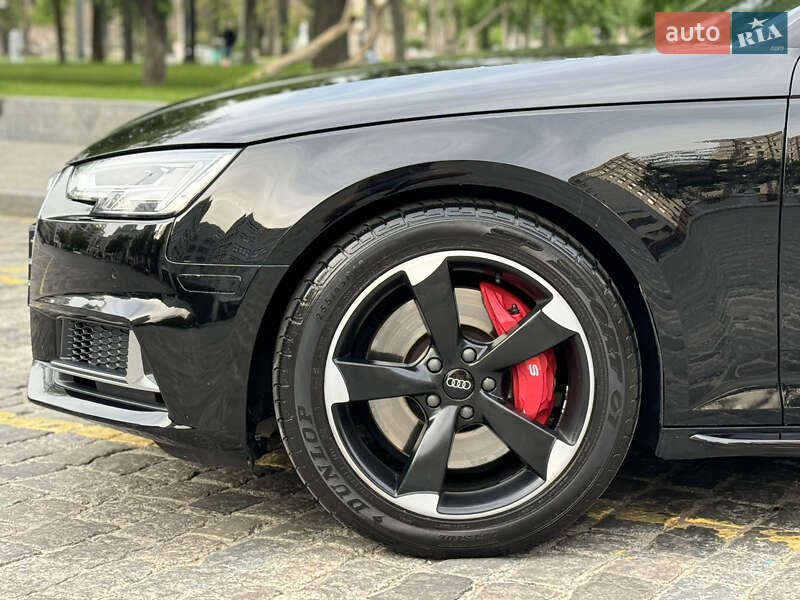 Седан Audi S4 2018 в Харкові
