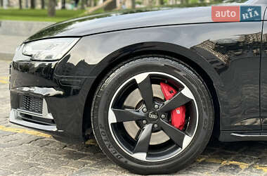 Седан Audi S4 2018 в 